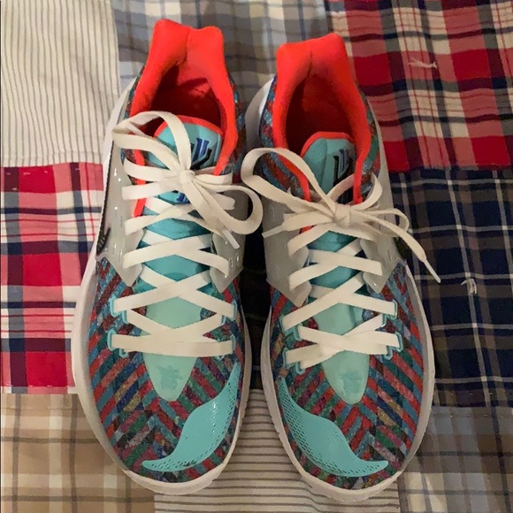 kyrie low (multi color) Sz 10